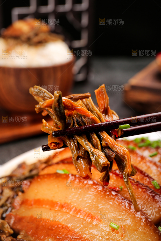 深底上的干豆角扣肉