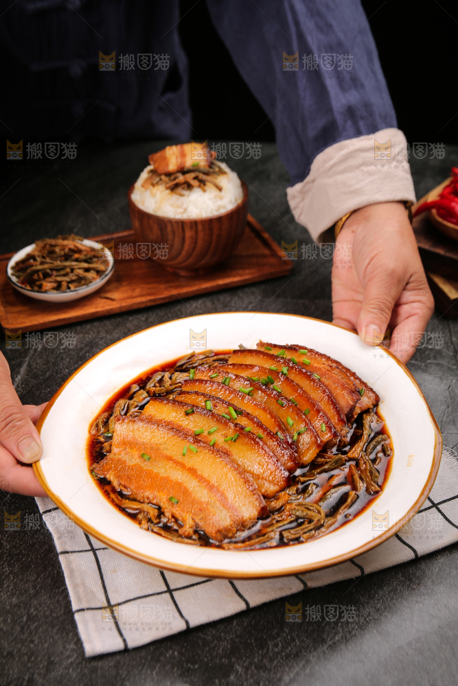 深底上的干豆角扣肉