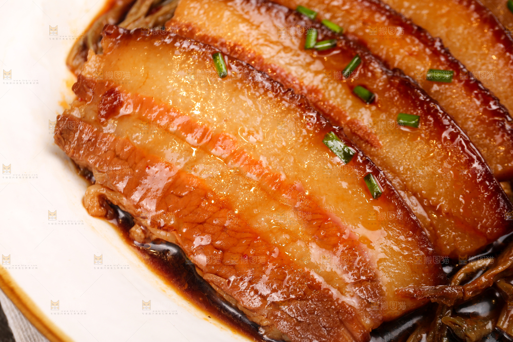 深底上的干豆角扣肉