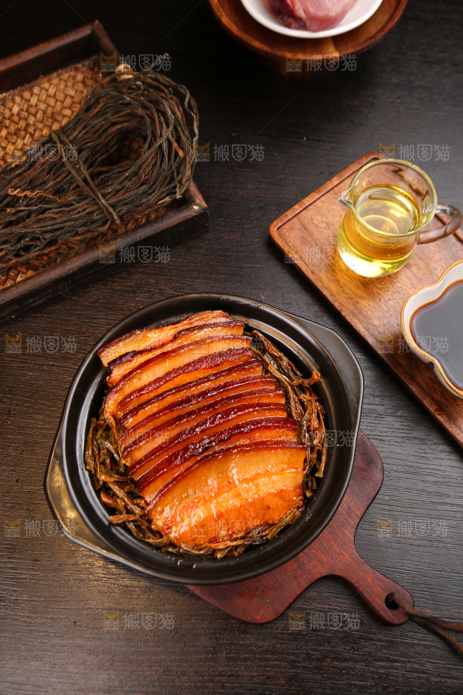 深底上的干豆角扣肉