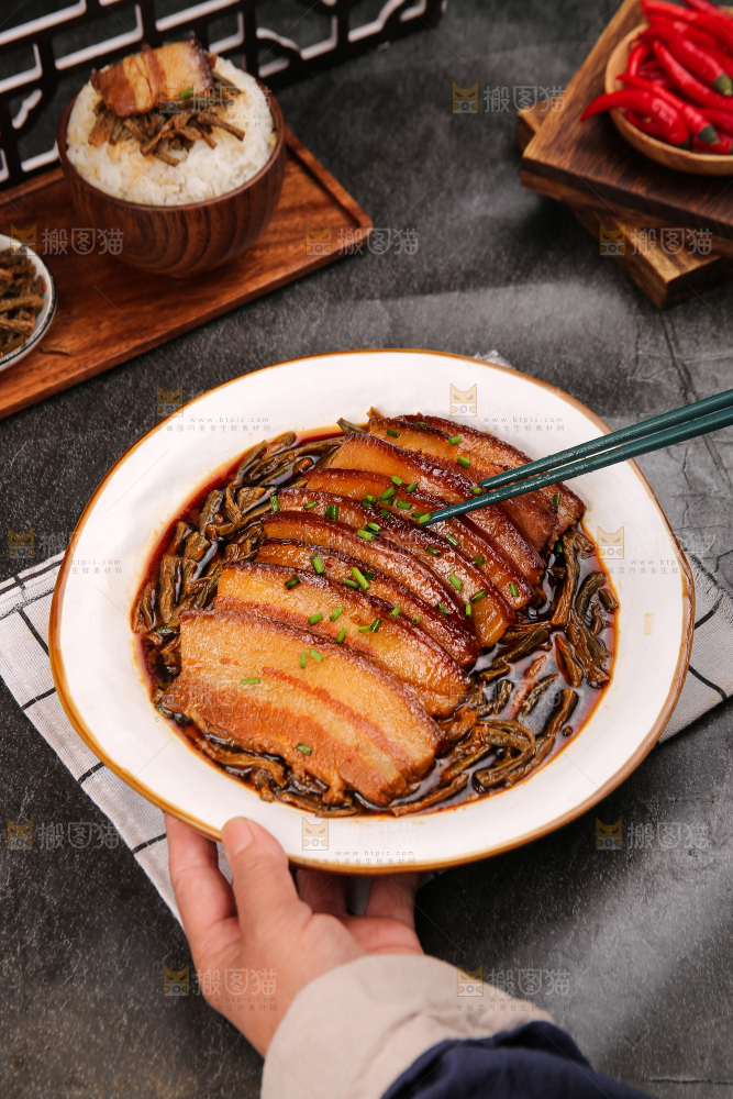 深底上的干豆角扣肉