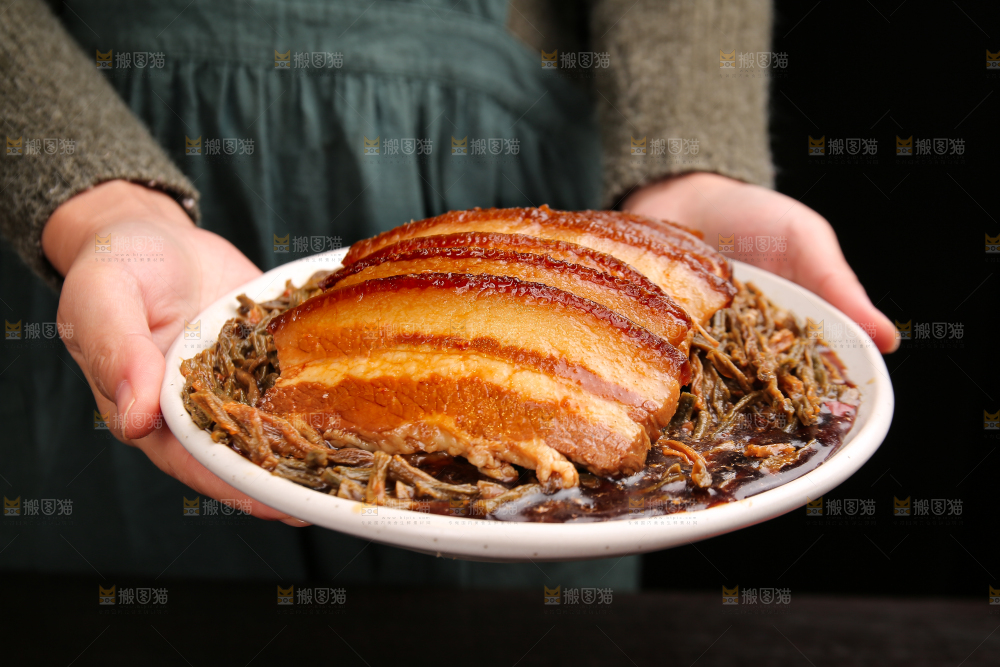 深底上的干豆角扣肉