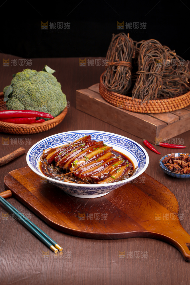 深底上的干豆角扣肉