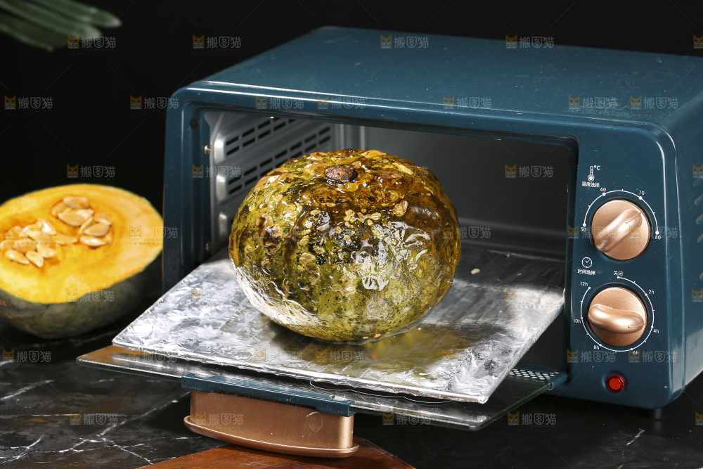 深底上的银栗南瓜