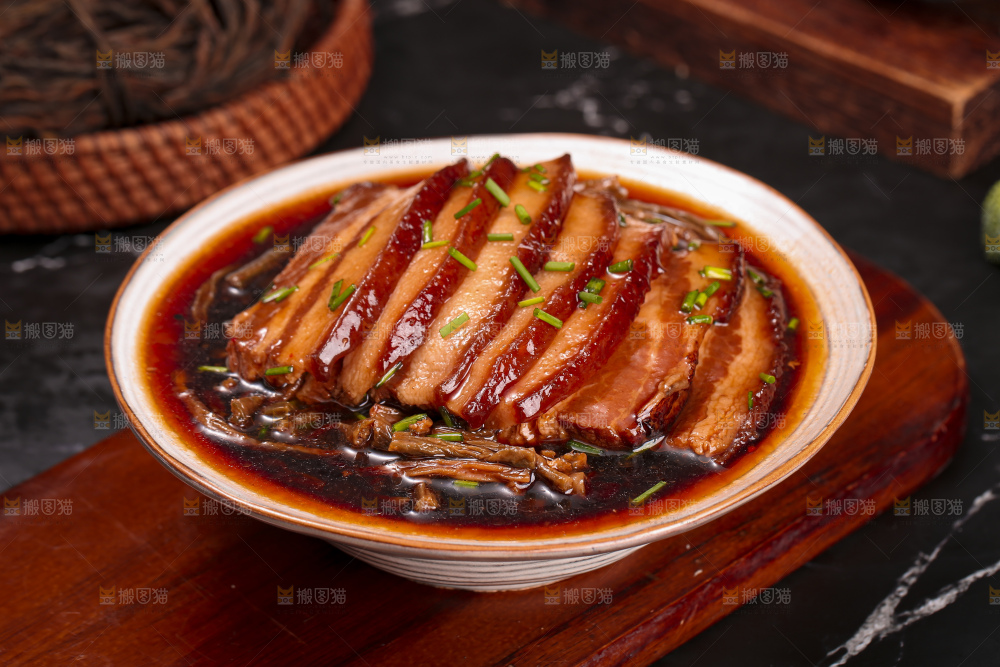 深底上的干豆角扣肉