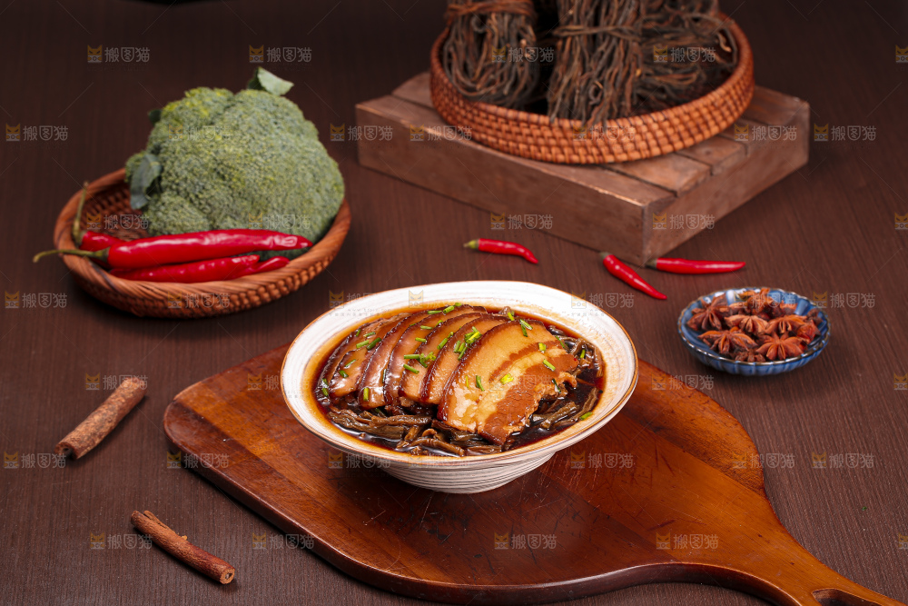 深底上的干豆角扣肉
