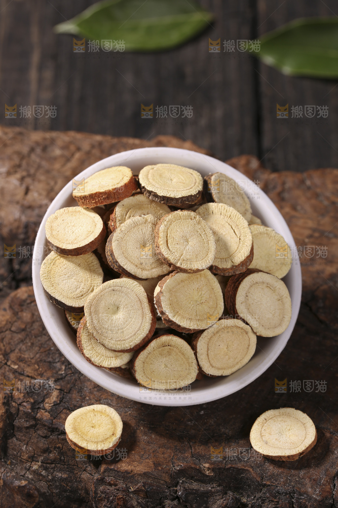 木底上的甘草片