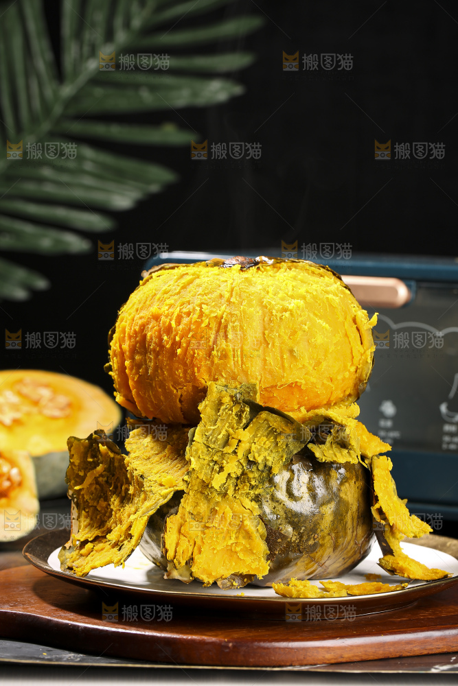 深底上的银栗南瓜