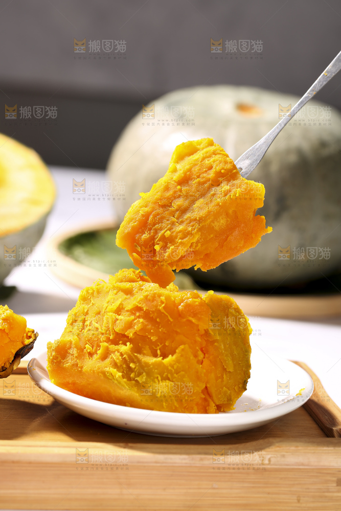 浅底上的银栗南瓜