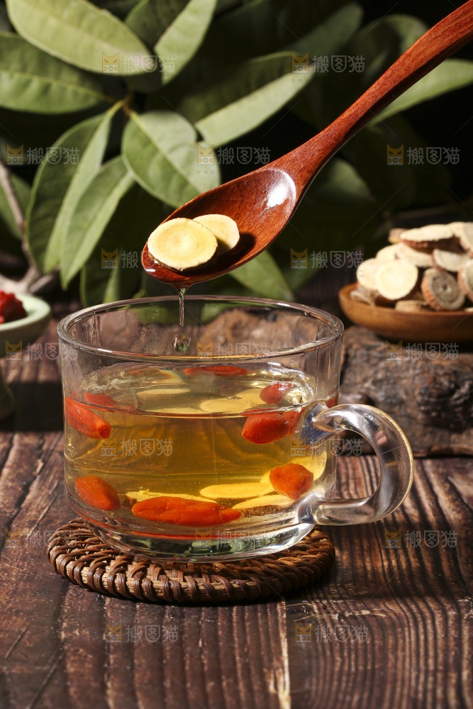 木底上的甘草片