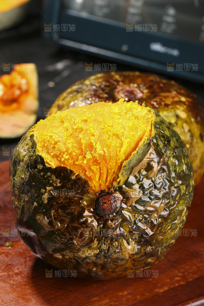 深底上的银栗南瓜