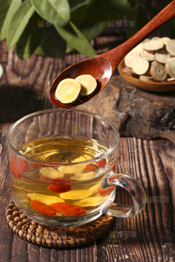 木底上的甘草片