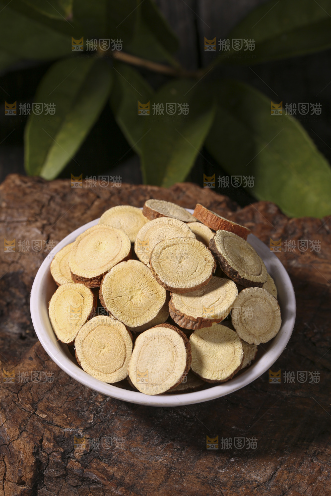 木底上的甘草片