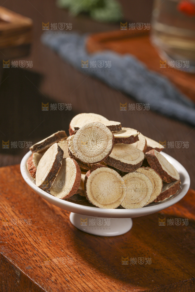 木底上的甘草片