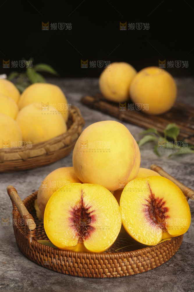 深底上的锦绣黄桃
