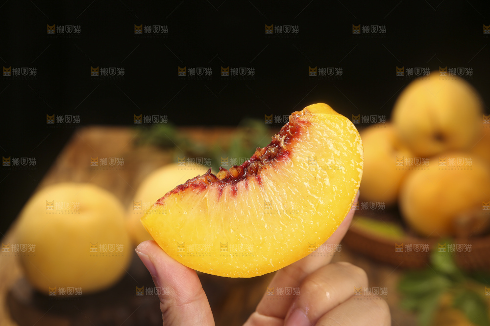 深底上的锦绣黄桃