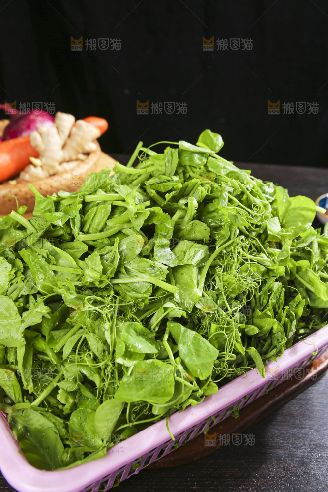 深底上的豌豆尖