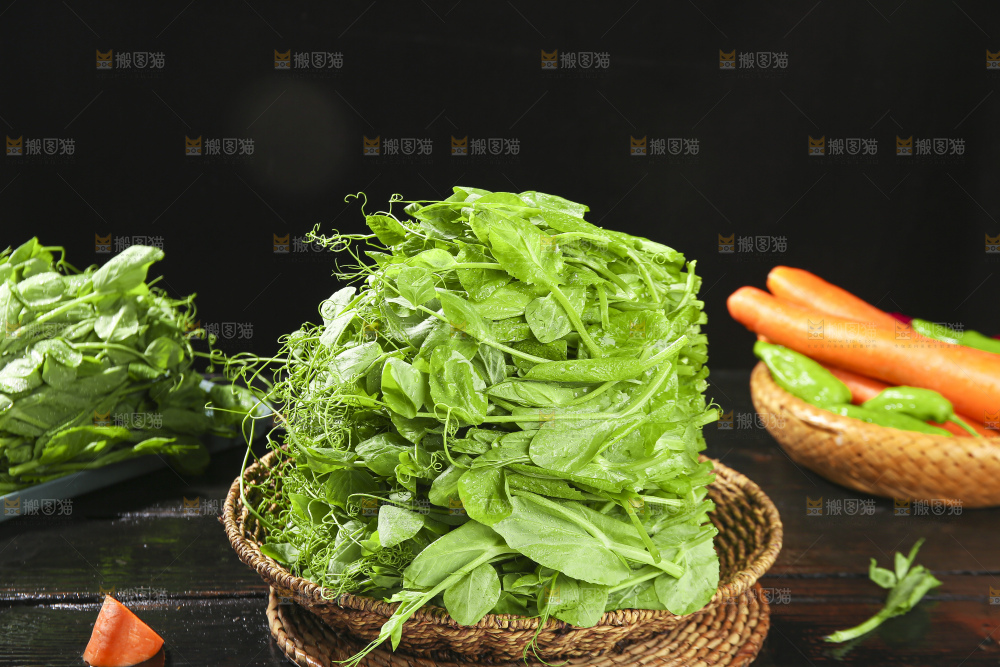 深底上的豌豆苗