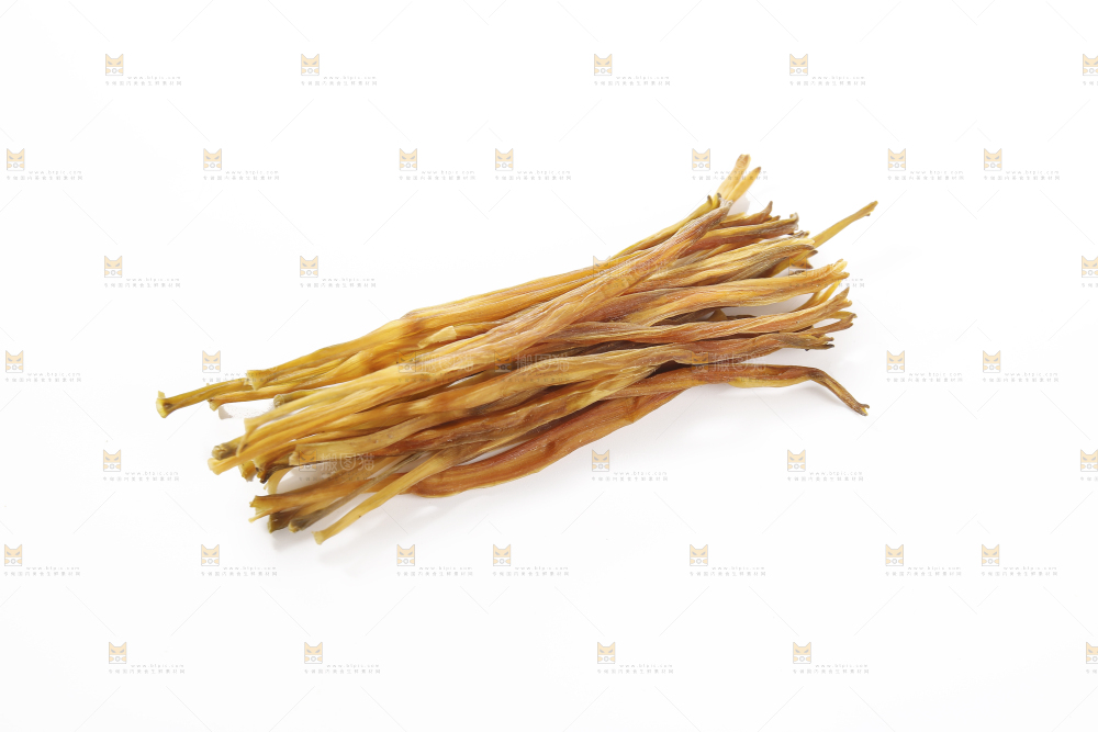 白底上摆放的黄花菜