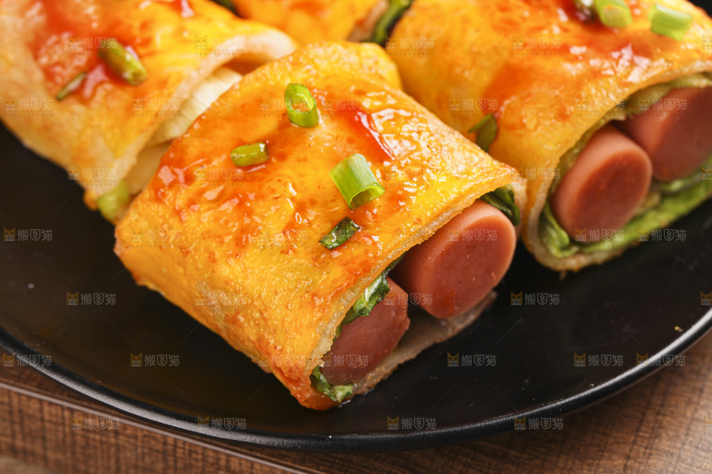 深底上的烤冷面卷