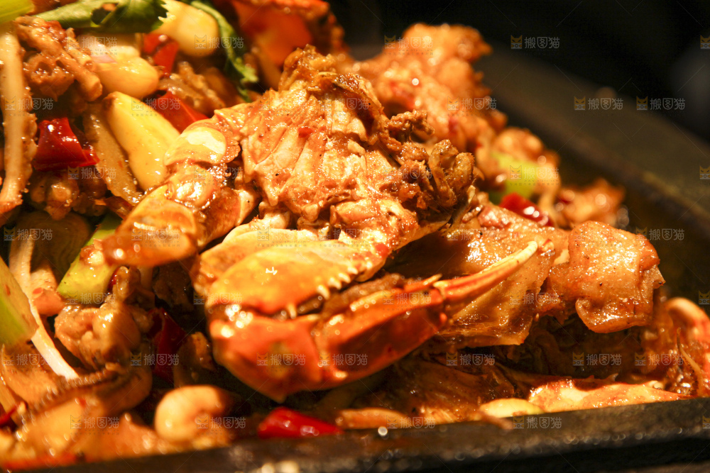 深底上的香辣肉蟹煲
