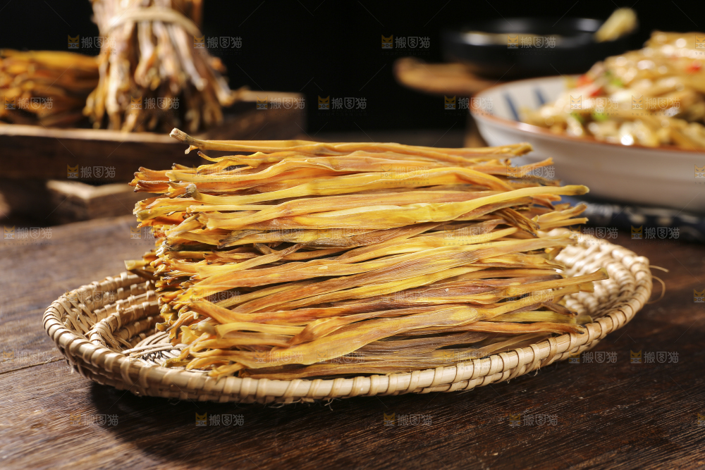 木底上的黄花菜