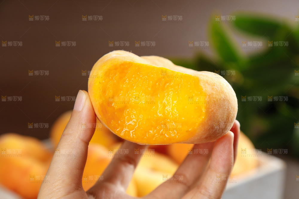 深底上的黄毛蟠桃