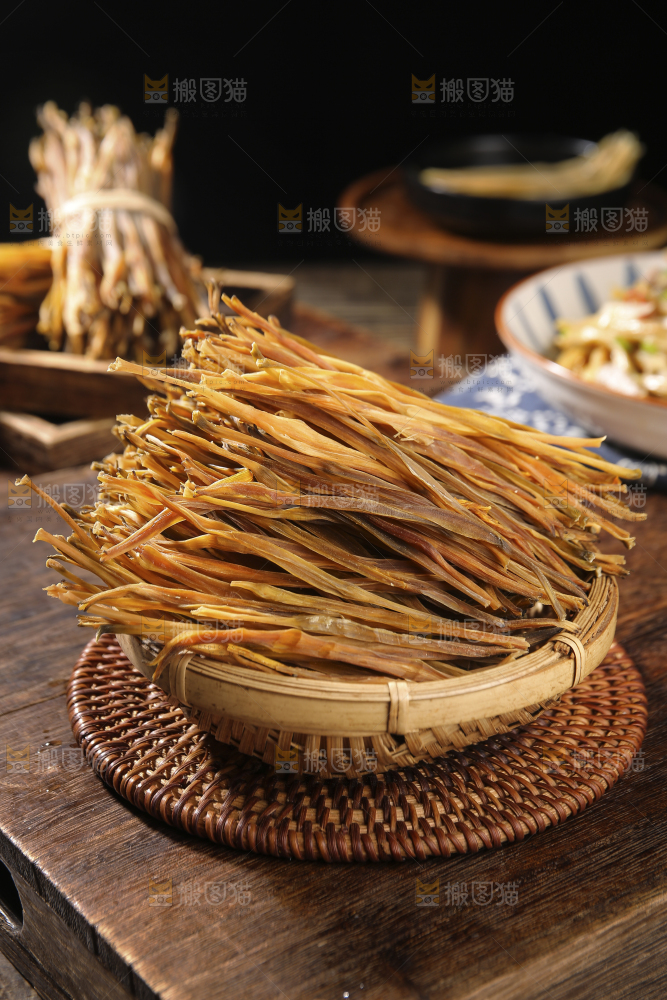 木底上的黄花菜