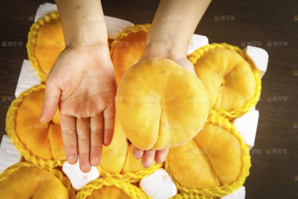 深底上的黄毛蟠桃