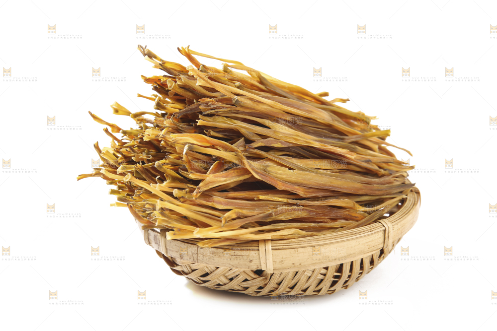 白底上摆放的黄花菜