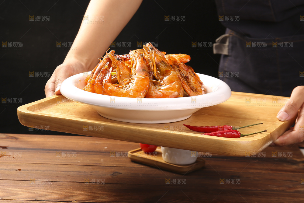 深底上的干锅大虾