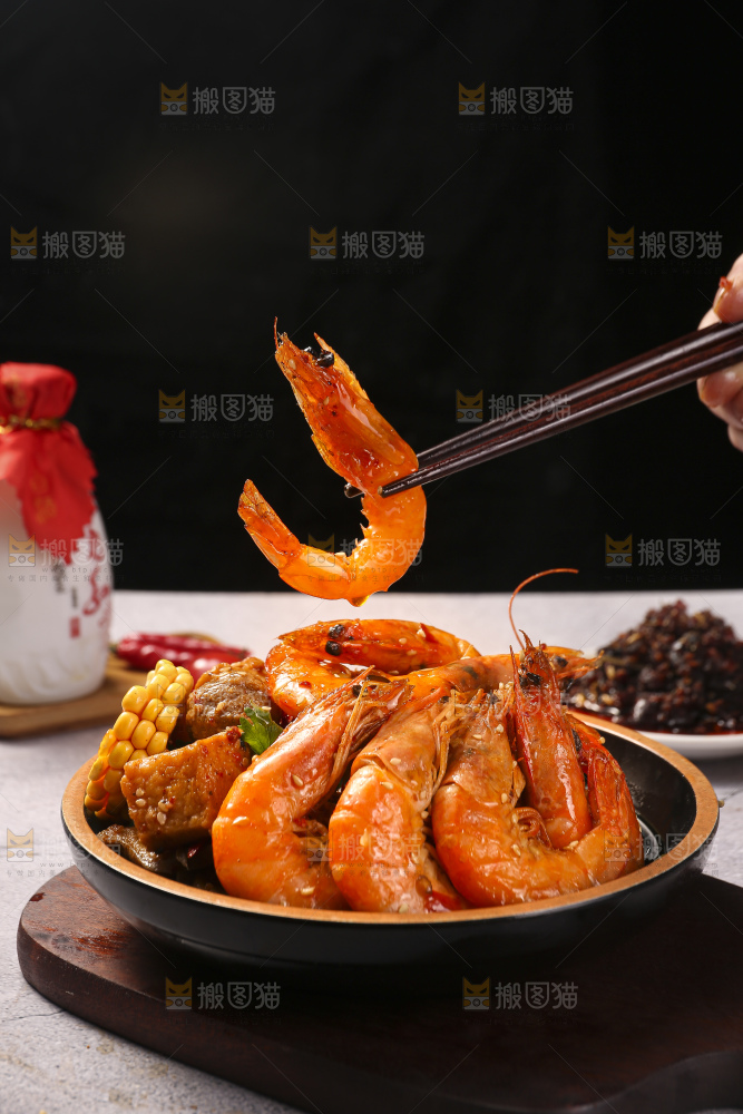 深底上的干锅大虾