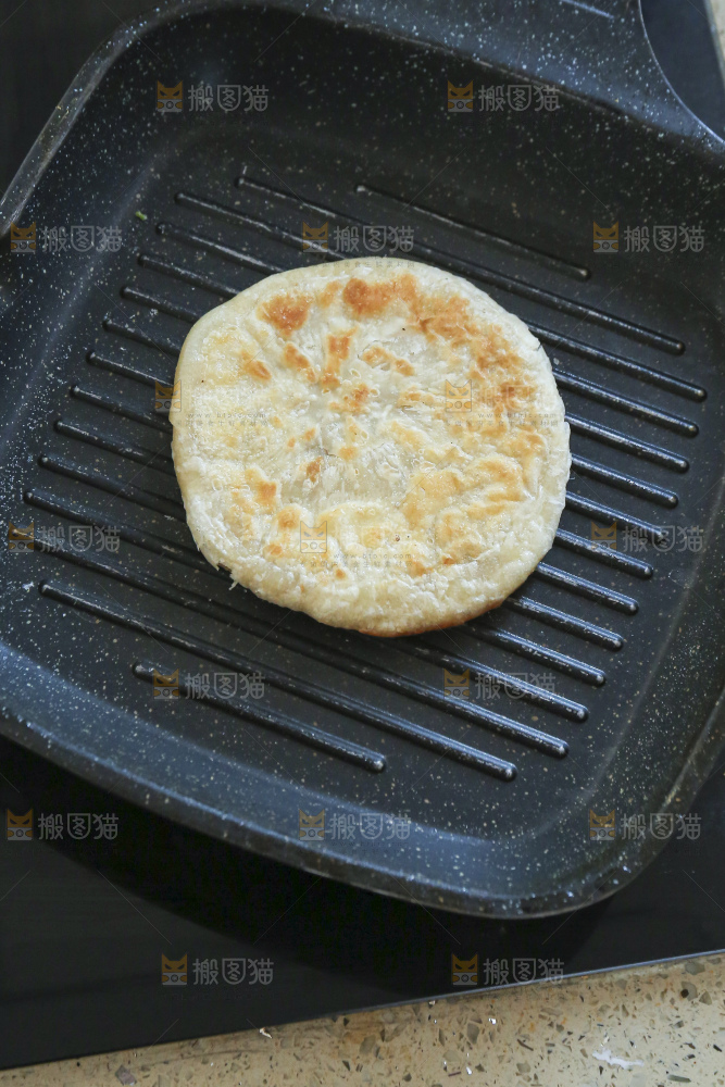 锅里的煎饼