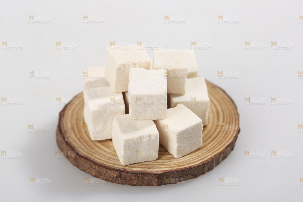 白底上的茯苓