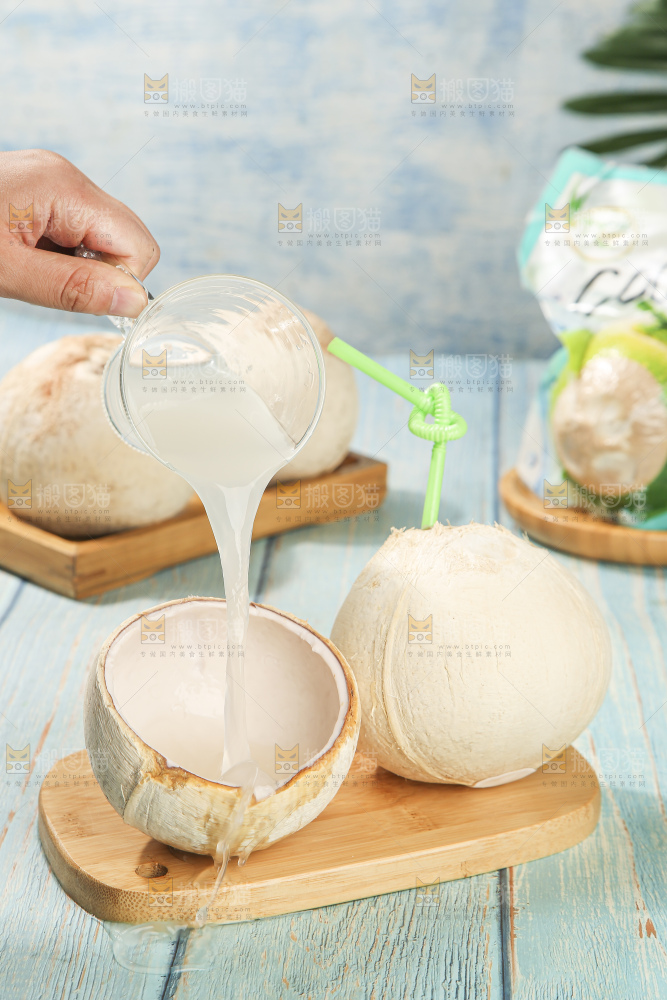 浅底上的泰国进口烤椰