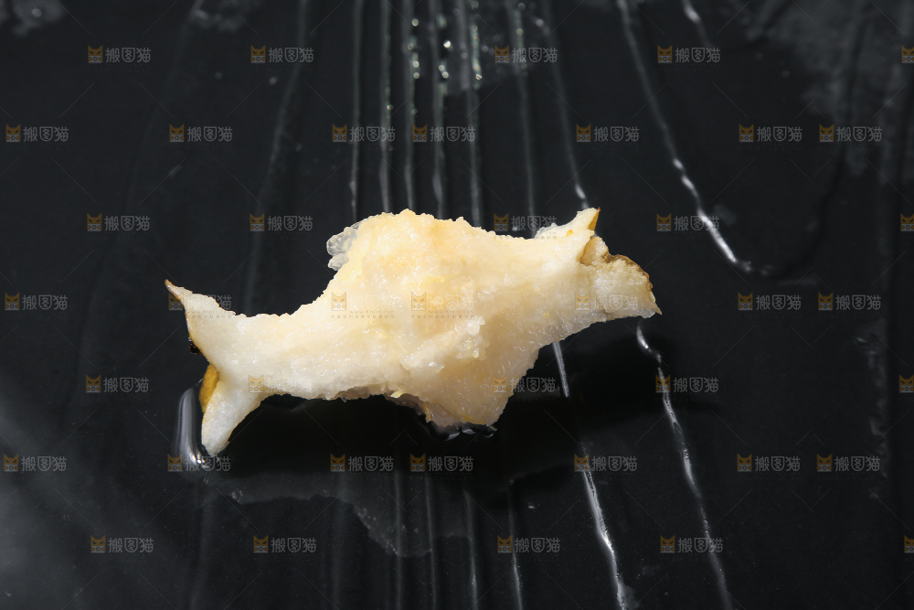 深底上放着的秋月梨