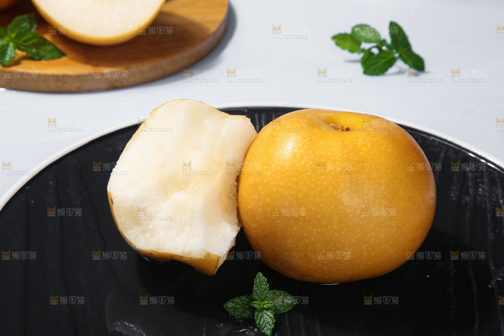 深底上放着的秋月梨