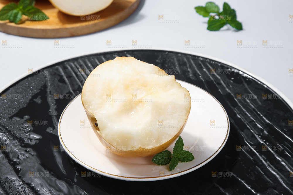 深底上放着的秋月梨