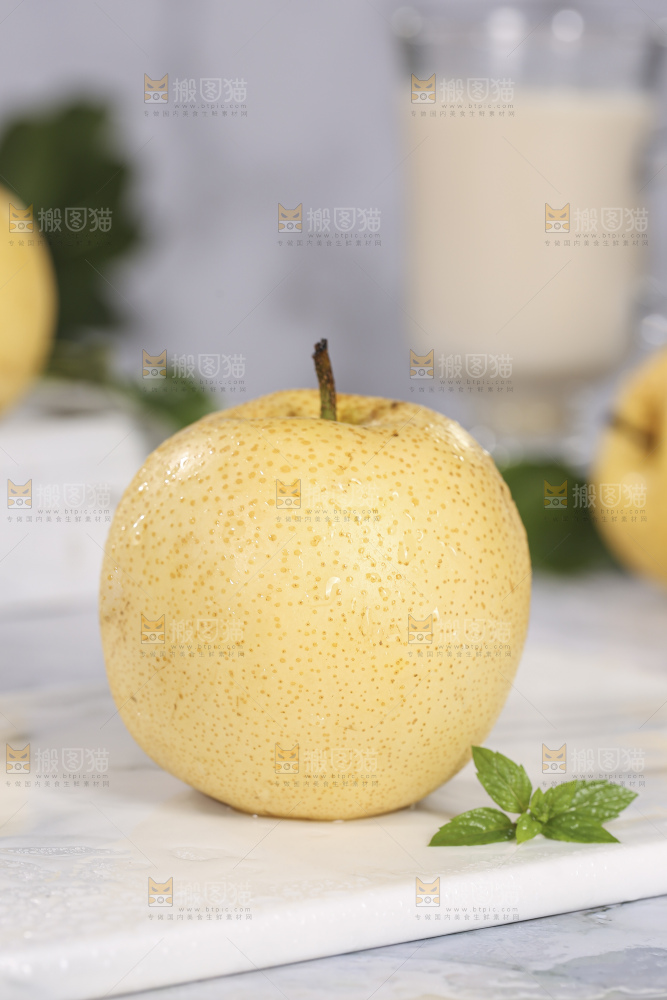 浅底上的皇冠梨