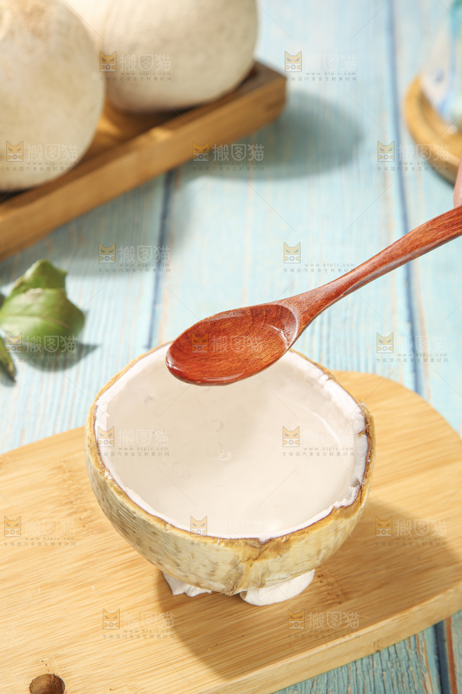 浅底上的泰国进口烤椰