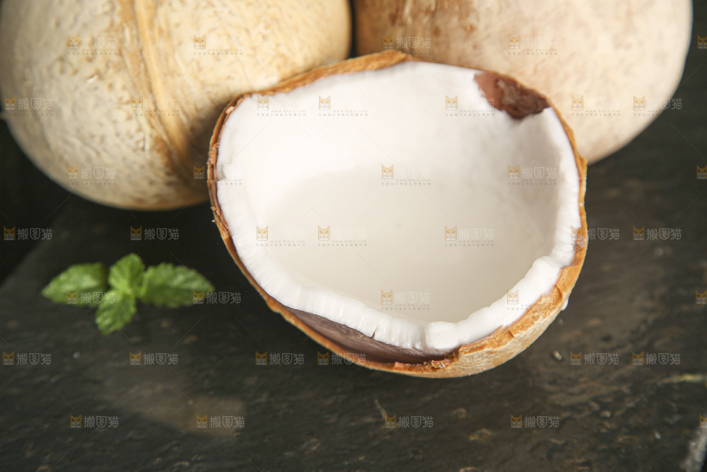 深底上的泰国进口烤椰