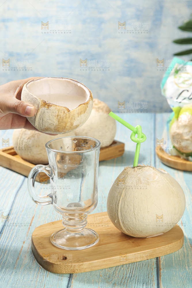 浅底上的泰国进口烤椰