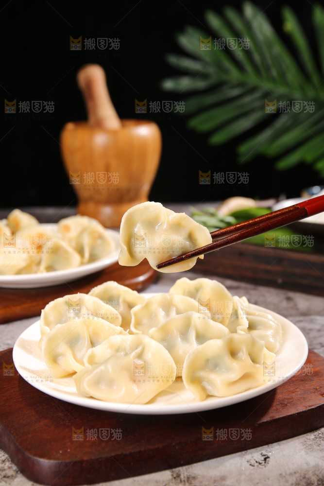 盘子里的手工水饺