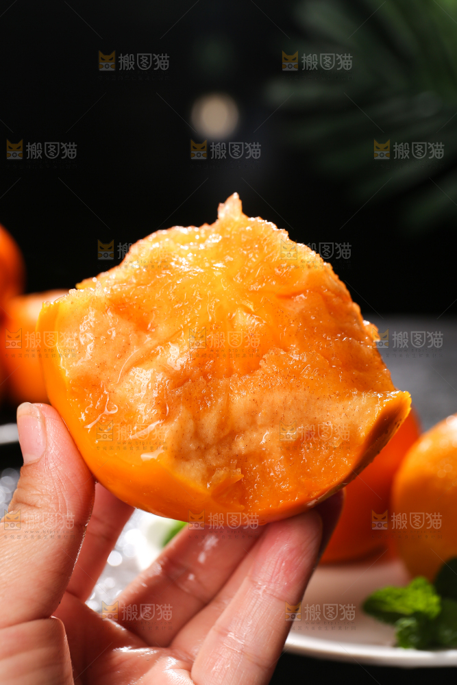 深底上的巧克力脆柿
