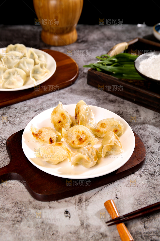 盘子里的手工水饺