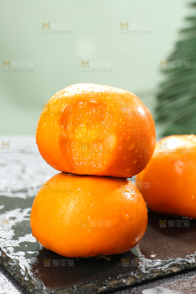 深底上的巧克力脆柿