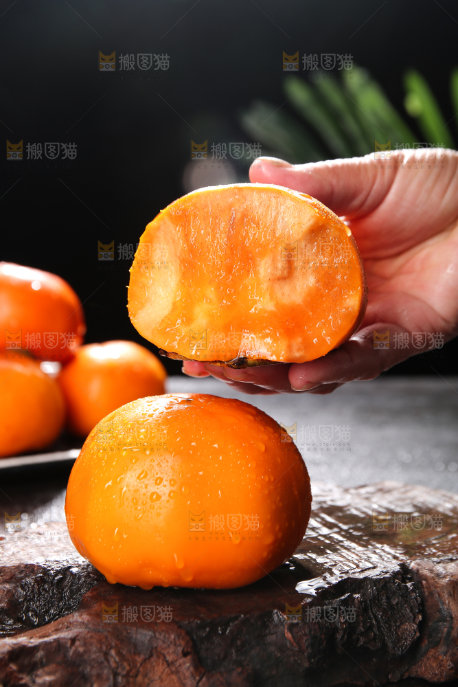 深底上的巧克力脆柿