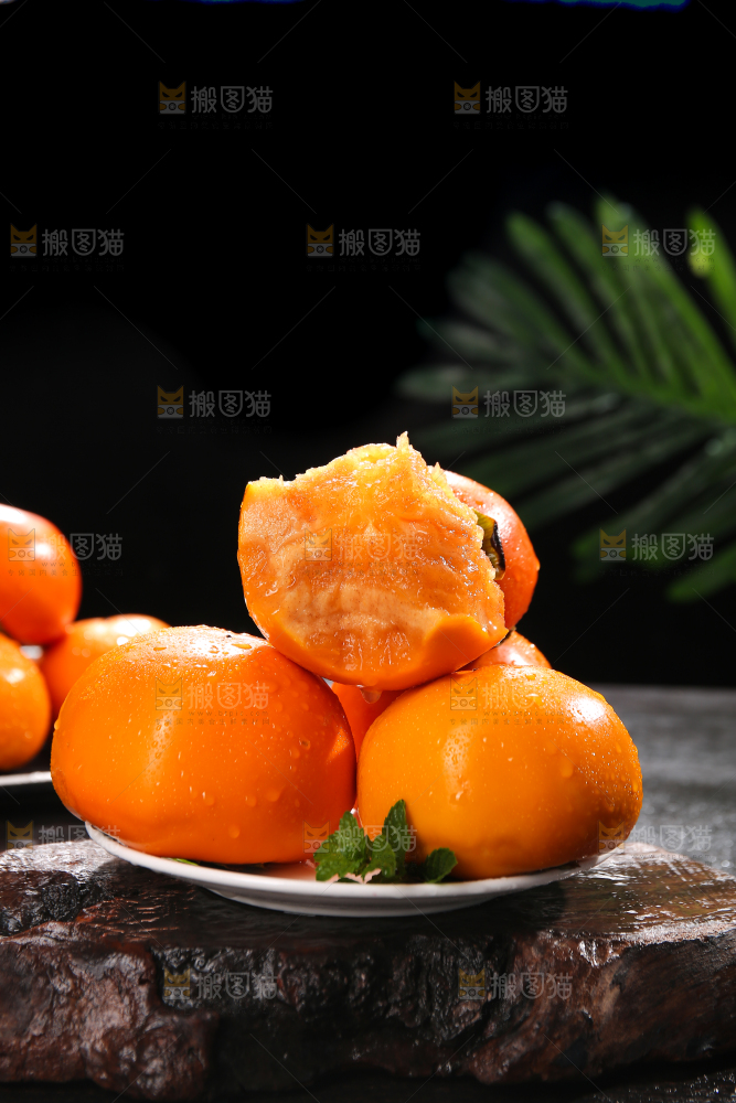 深底上的巧克力脆柿