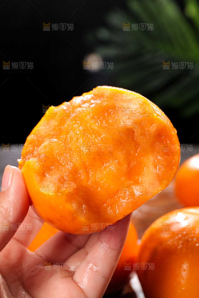 深底上的巧克力脆柿