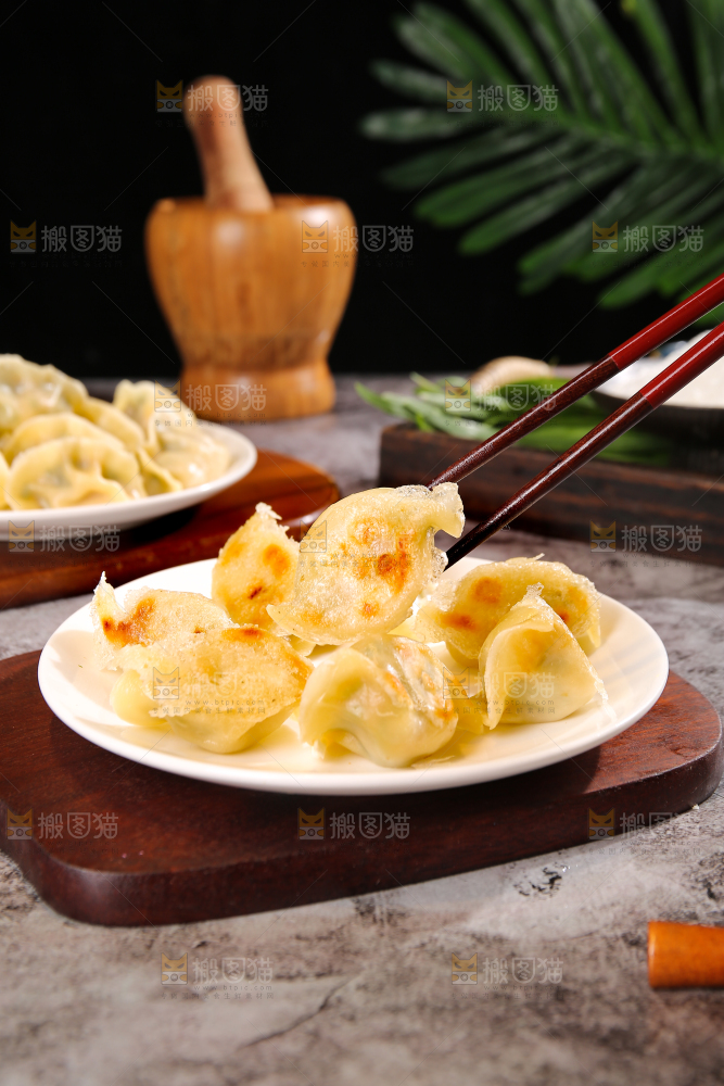 盘子里的手工水饺